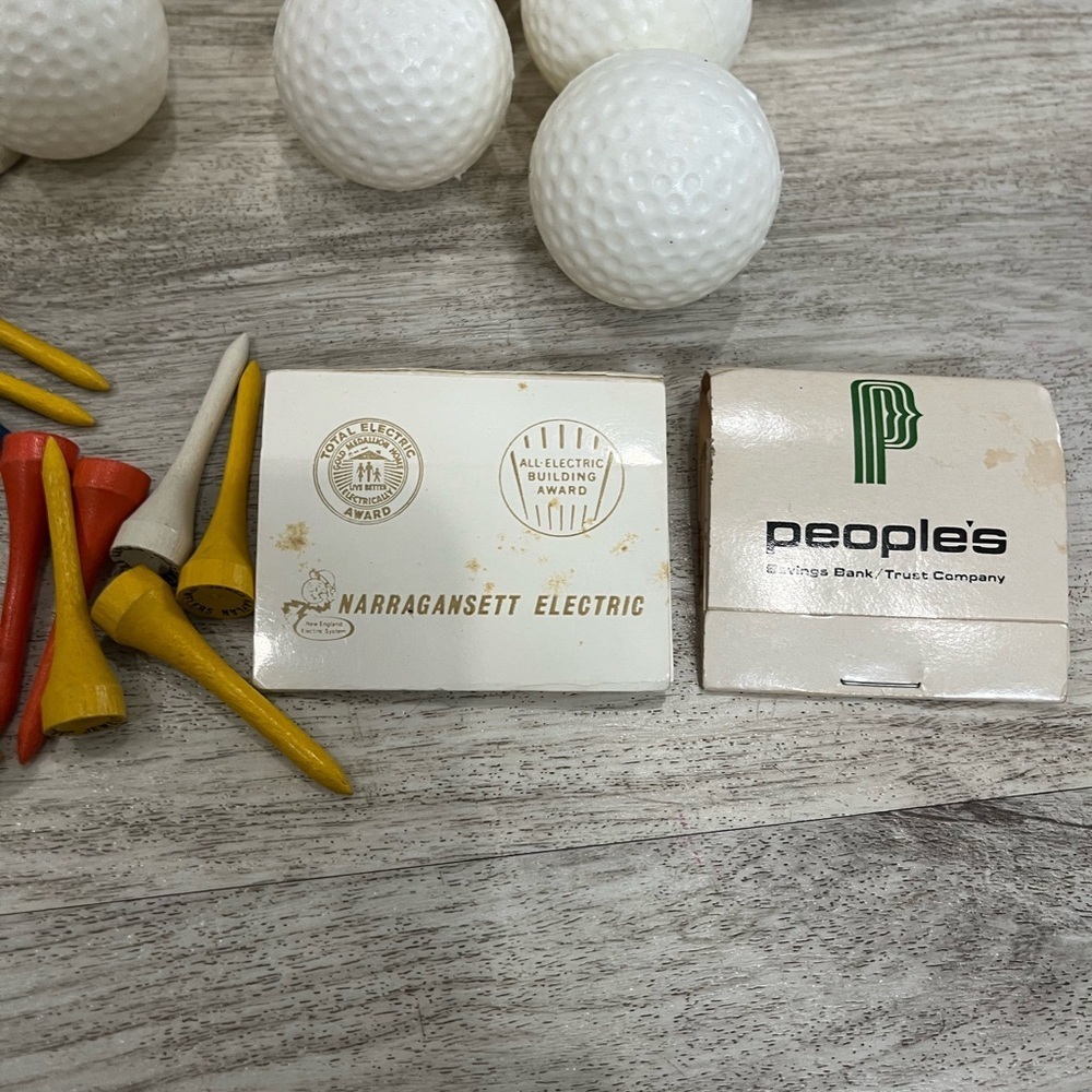 Vintage hollow plastic practice golf balls and tees Rhode Island vintage - Picture 2 of 3